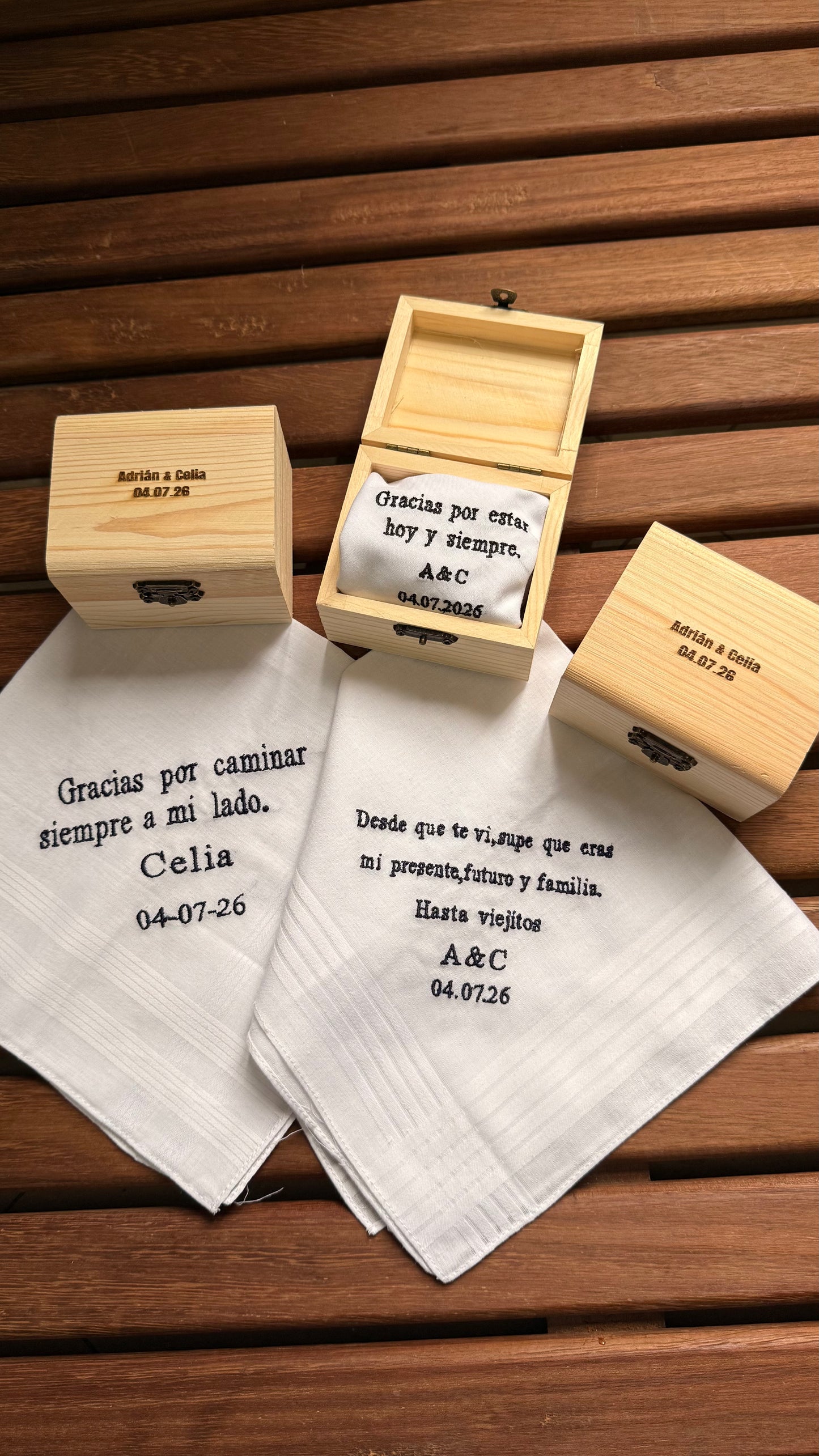 Caja pañuelos bordados