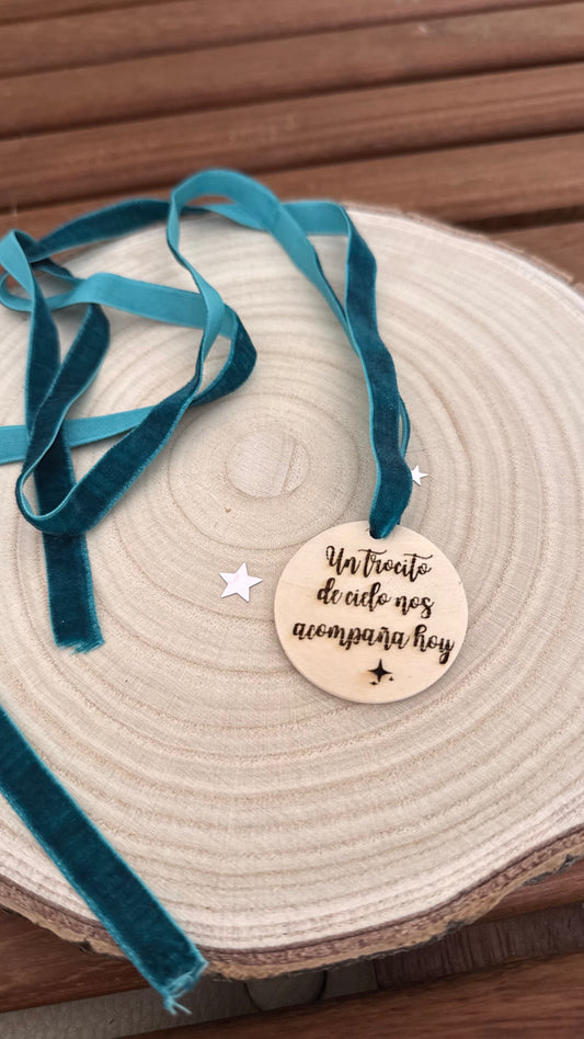 medalla madera grabada