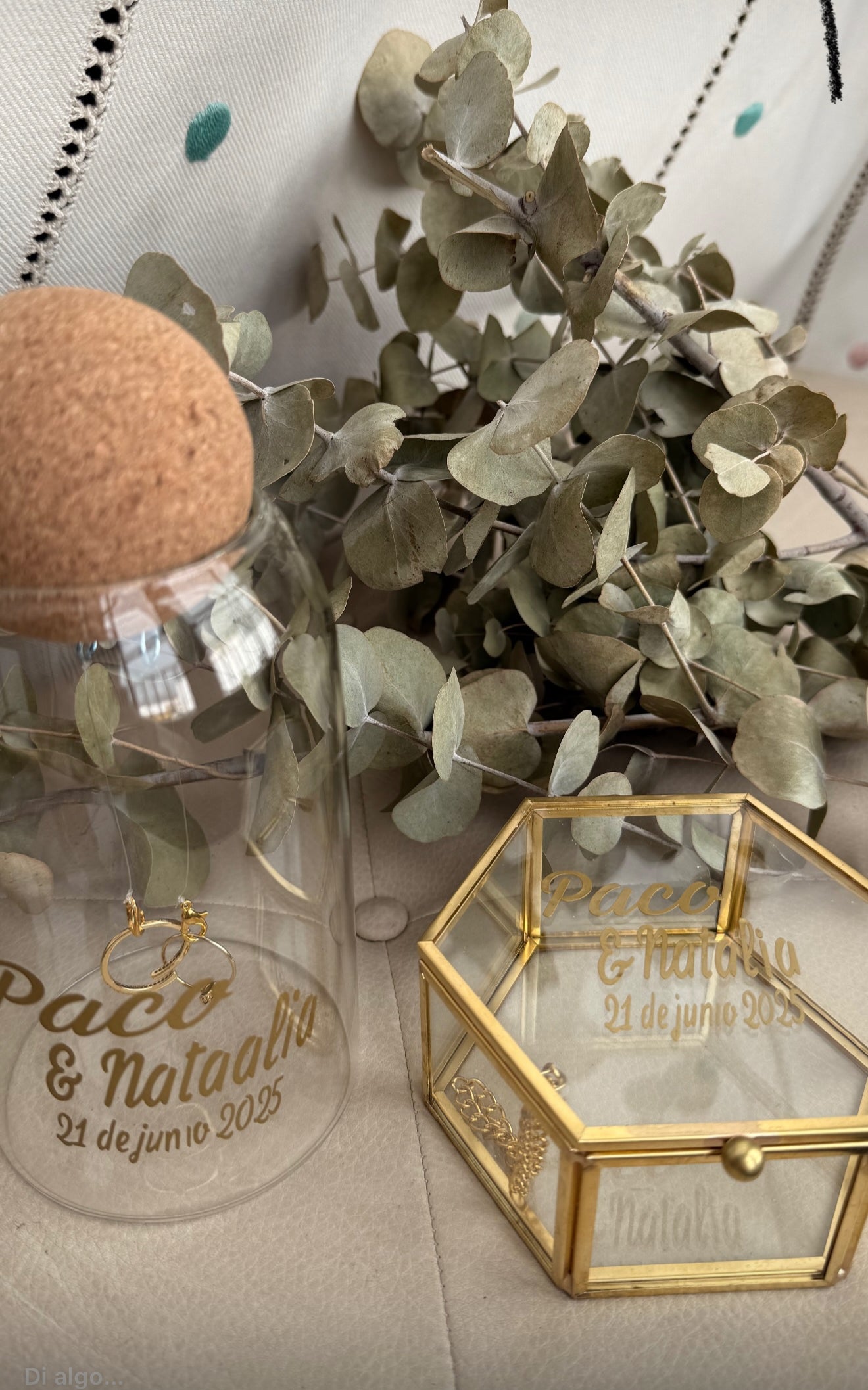 Porta alianzas colgante