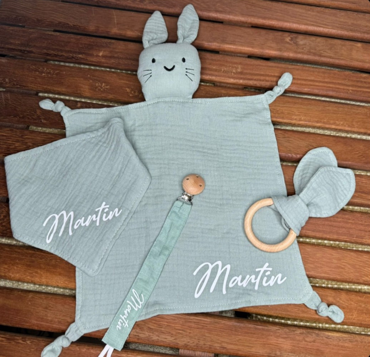 Pack dou dou, babero y mordedor